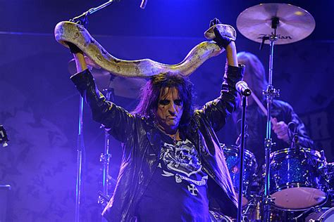 Alice Cooper Wishes He Hadnt Quit Playing Guitar