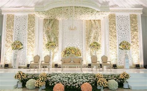 Keduanya diketahui berhubungan dekat selama 11 bulan hingga memutuskan menikah. 7 Tema Dekorasi Pernikahan, Inspirasi Untuk Kamu Dan Pasangan