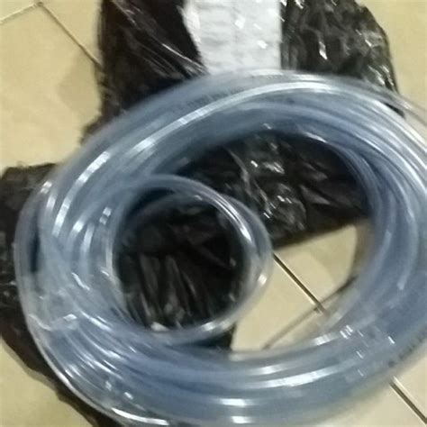 My mother used to put on airs and graces when she spoke to strangers. Selang water pas 1/4 cobra/selang tukang / selang air ...