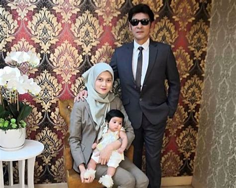 All of us work together to care for azura and issac. Selepas 8 bulan timang cahaya mata perempuan, isteri Jamal ...