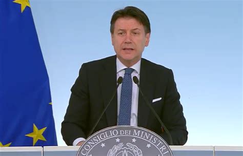 Da palazzo chigi interviene in conferenza stampa il premier conte per spiegare le misure. Dpcm Natale, Regioni contro Conte e Governo: "Decreto ...