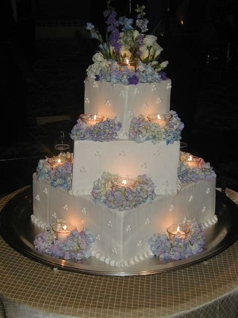 Stylish Wedding Cakes With Lights Wedding Cake Lights On Wedding Cakes