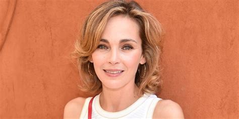 Alizée und claire keim unterhalten das publikum während umbauarbeiten auf der bühne. Infidèle : la scène qui a été très difficile à tourner ...
