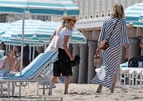 Meg Ryan 59 Goes Low Key At The Beach In Malibu Daily Mail Online
