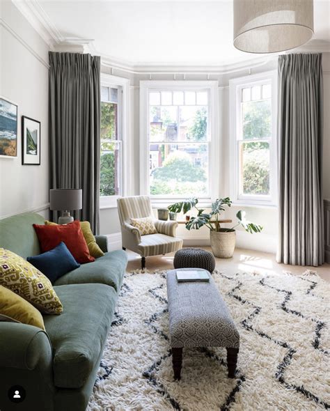 How To Decorate A Living Room With Bay Window