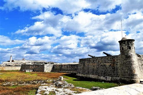 Kuba runt är den kompletta kubaresan där vi rör oss över hela landet från santiago i sydöst till havanna och pinar del rio i väst. Kuba - Festung in Havanna Foto & Bild | motive, karibik ...
