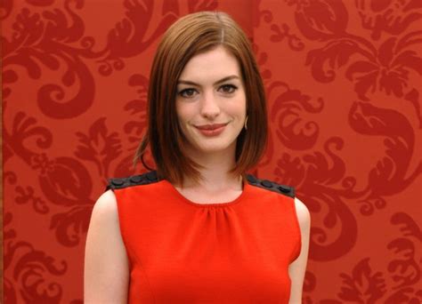 Anne Hathaway Long Bob With Even Length All Around And A