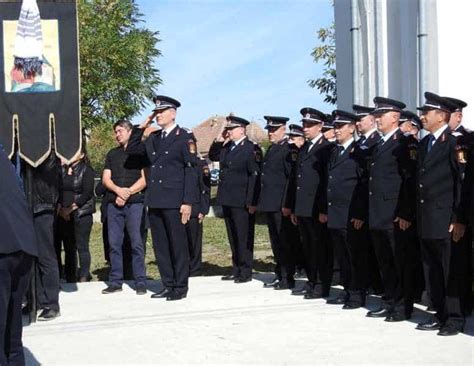 Foto Doliu La Isu Alba Salvatorii I Au Condus Pe Ultimul Drum Un