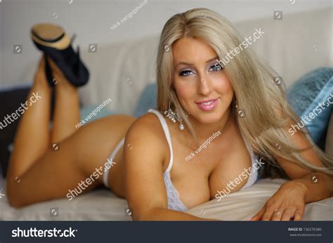 Sexy Blonde Girl Posing Lingerie库存照片156276380 Shutterstock