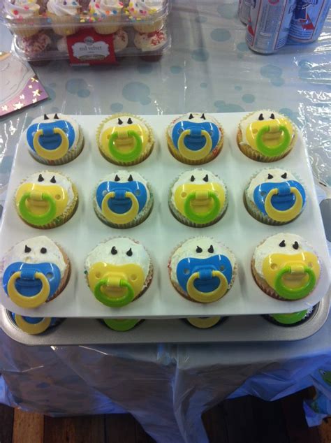 We've compiled 13 of the cutest cupcakes for baby showers. love&laughter: Recipe: Baby Shower Cupcakes