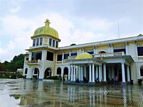 Muzium diraja istana batu (the royal museum) is located in kota bahru town, and this is the museum where you can find and experience the royal living. Singgah ke Muzium Diraja Dahulunya Istana Negara