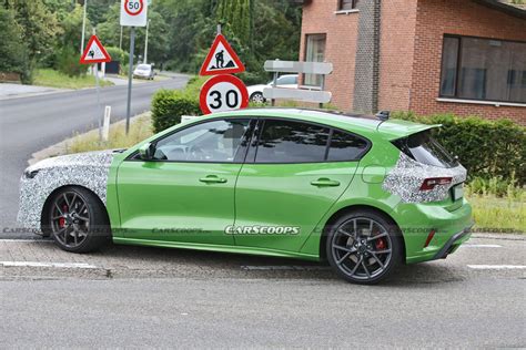 2022 Ford Focus St Facelift Spied Bringing Hot Hatch Vibes Carscoops