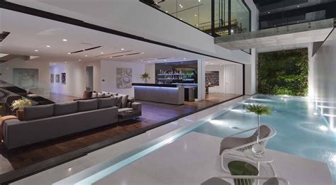 Spectacular Modern Living Above La Reveals Jaw Dropping Views