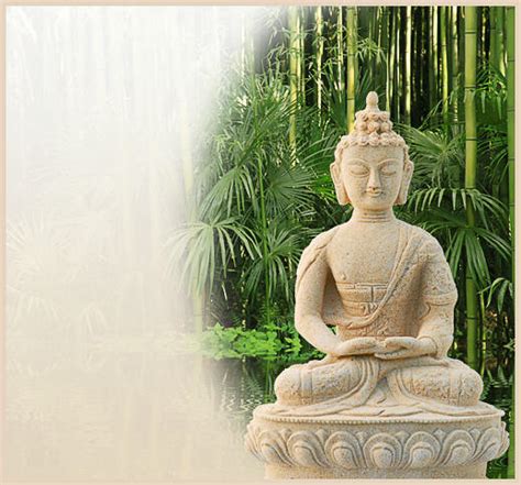 Die kleinen und großen statuen der buddhistischen gottheit haben einen tiefen sinn. Buddha Figuren für den Garten