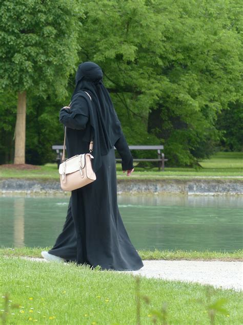 Burkas In The Workplace To Wear Or Not To Wear Employee Management Ltd