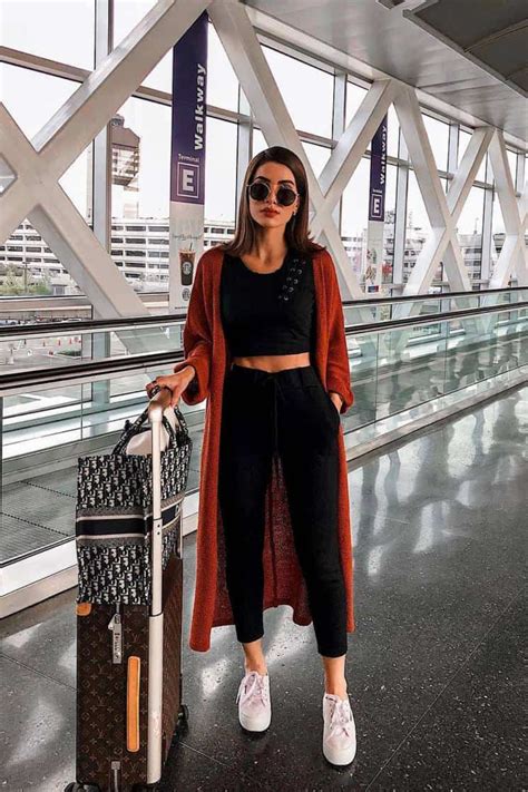 The Best Comfy Airport Outfit Ideas To Wear On Your Next Flight