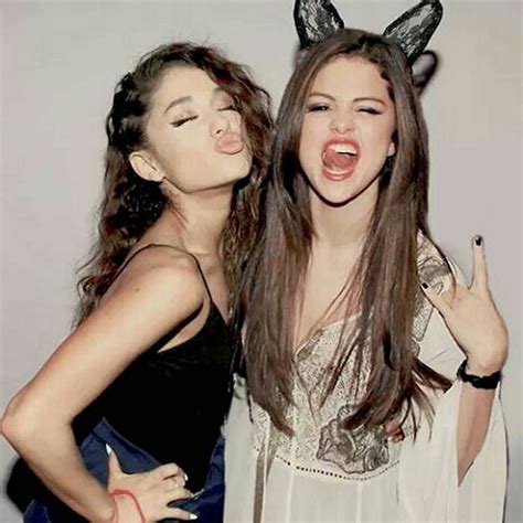 160 Selena Gomezs Style Youll Love • Dressfitme Selena Gomez Style Ariana Grande Selena