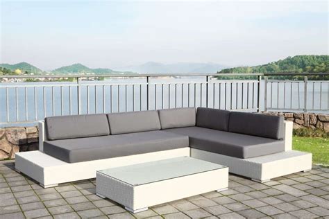 Canape exterieur en resine tressee gris nizza cor mulder canapé disposant d'une assise et d'un dossier en coton de couleur gris comprenant 3 places, son armature est faite en résine. Salon De Jardin Resine Blanc Design _ salon de jardin d ...