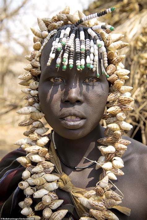 Stunning Photos Reveal The Unique Beauty Of Ethiopia’s Much Feared Mursi Tribe Express Digest
