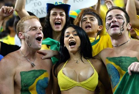 Aficionadas Brasileñas Festejan Campeonato Sub 17 Futbol Sapiens