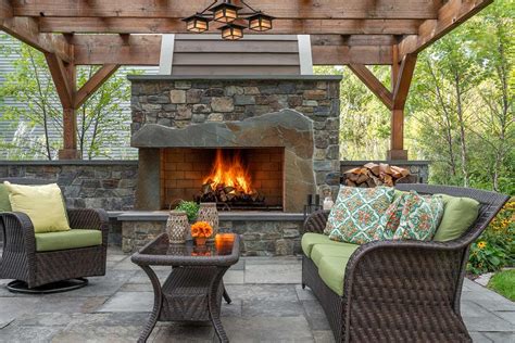 Stone And Paver Fire Pits Fireplaces And Fire Tables In Minneapolis And St