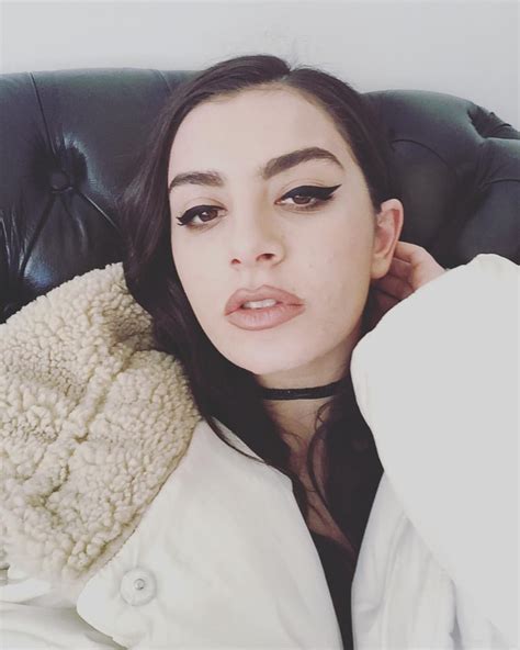 42 2 k mentions j aime 382 commentaires charli xcx charli xcx sur instagram feeling