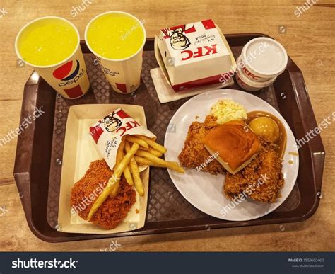İlgili fotoğraflar kfc kota kemuning. Kota Kemuning, Malaysia - 6 June 2019 : View a KFC meals ...