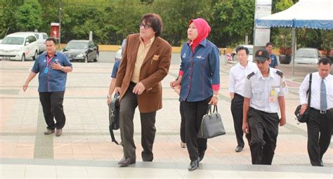 Syed yusof, who rushed to be with maria, said she was in shock and refused to meet anyone. Menara Alor Setar: KUNJUNGAN HORMAT TAN SRI DATO' SERI ...