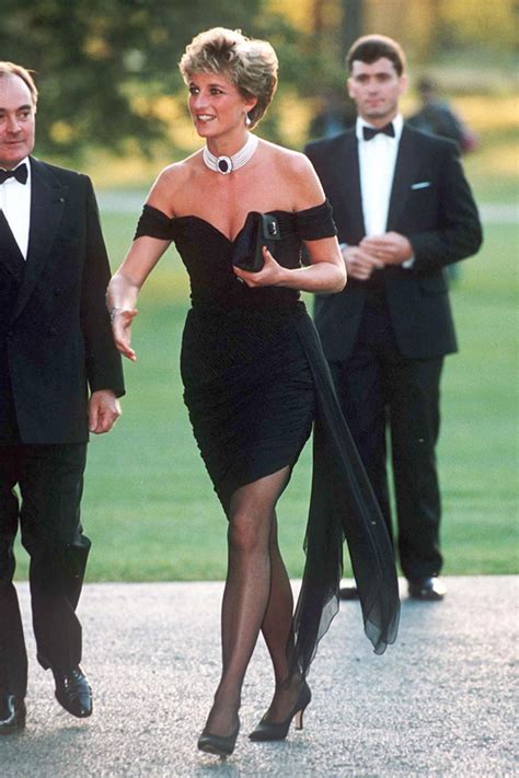20 évvel ezelőtt halt meg diana walesi hercegné a párizsi alma alagútban, egy balesetben. Diana hercegnő "túl merész" ruhája - GLAMOUR