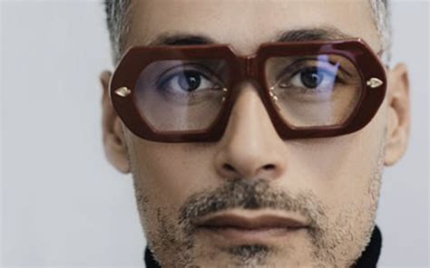 8 Model Kacamata Untuk Wajah Oval Pria Dari Square Hingga Oversize
