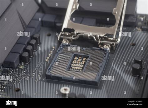 Intel Lga 1151 El Socket De La Cpu En La Motherboard Para Pc Cerrar