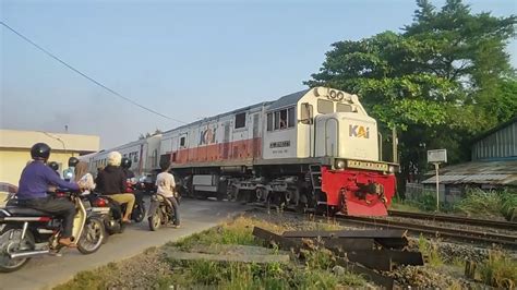 PALANG PINTU PERLINTASAN KERETA API JL RAYA CITARIK LAMA CIKARANG KA