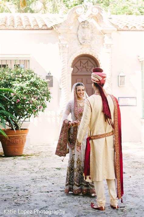 You don't have to burn a hole in your pocket to find the best indian wedding. First look in Miami, FL Indian Wedding by Katie Lopez Photography | Maharani Weddings
