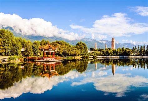 Terror as train carriage submerged in china floods. China Reise: Faszinierendes Yunnan und heilige Berge