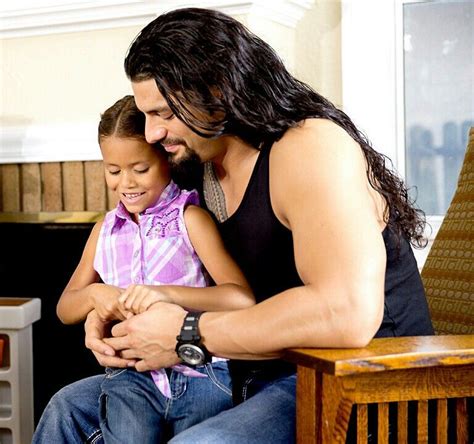 Roman Reigns With His Daughter Joelle Jojo Roman Reigns Wwe Champion Wwe Superstar Roman