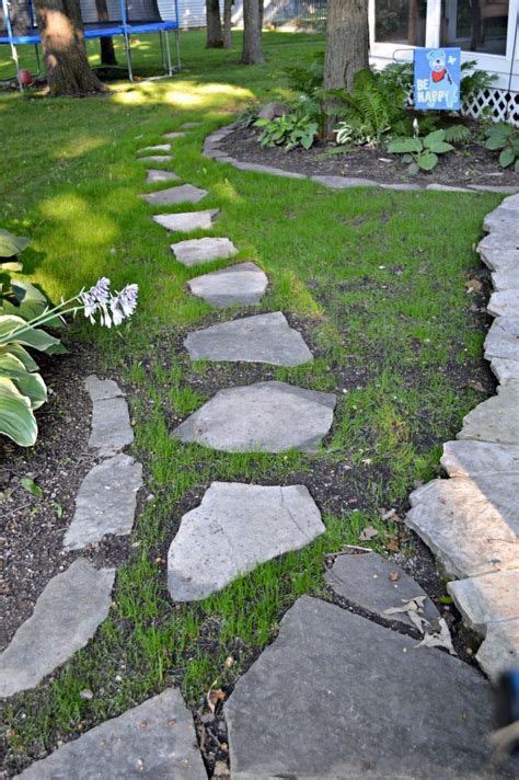 10 Diy Stepping Stone Walkway Stepping Stones Diy Stone Path Garden Stepping Stones
