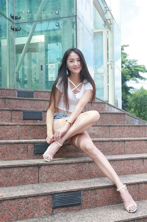 Perfect Long Legs Beautiful Taiwanese Girl Lola 雪岑 Ảnh đẹp