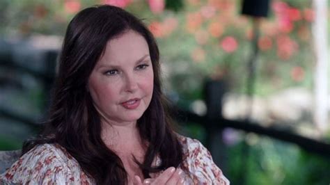 Ashley Judd Speaks About Her Mothers Passing Puts Spotlight On Mental