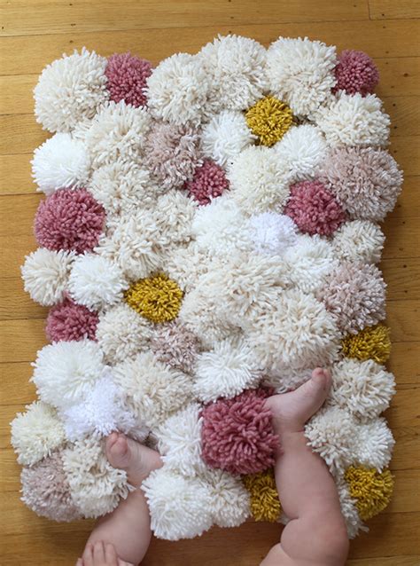 Pom Pom Rug Is An Easy Diy Youll Love To Try The Whoot
