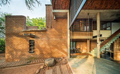 Wall House By Anupama Kundoo Responds To The Local Topography And