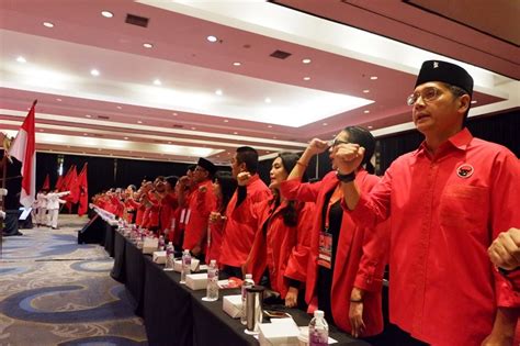 Dari 50 lebih anggota dewan di. Putra Nababan Akan Berjuang ke Senayan, Dapil I DKI Jakarta
