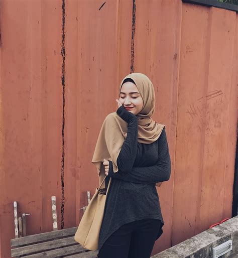 Gambar style hijab rok span casual terbaru | styleala : wanita hijab #wanitahijab | hijabis style #hijabisstyle (Dengan gambar) | Gaya hijab, Wanita ...