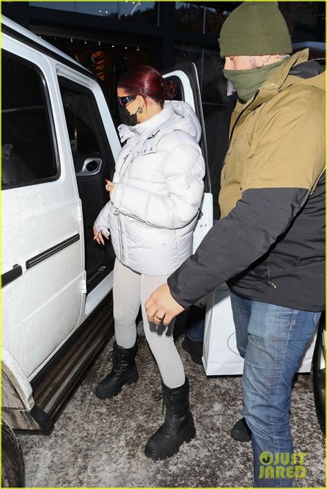 Kendall And Kylie Jenner Bundle Up While Shopping In Aspen Photo