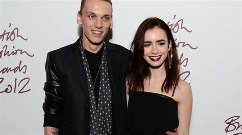 Liebes Comeback Lily Collins Happy Mit Jamie Campbell Bower