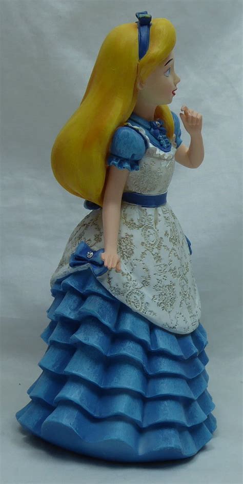 Alice im wunderland ist voraussichtlich wieder ab september lieferbar. Disney Showcase Figur : Prinzessin Alice im wunderland ...