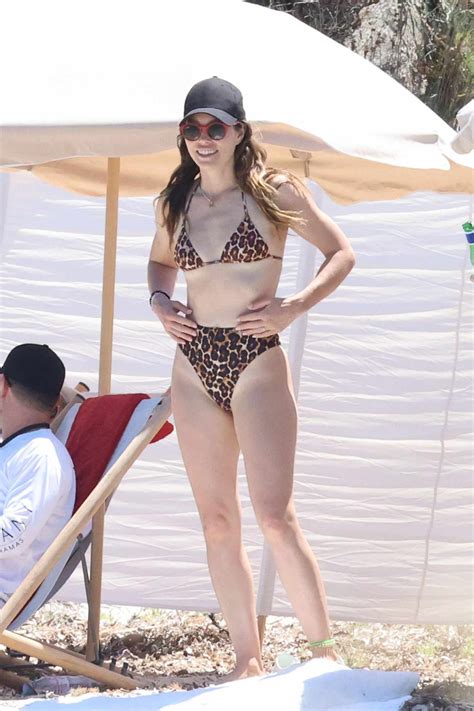 Jessica Biel Wore A Bikini In A Bold Yet Classic Pattern