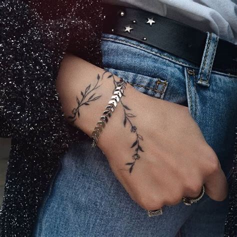 Pin By Jayline Davila On Lil Tattoo Simple Wrist Tattoos Hand