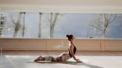 Ver Woman Doing Yoga Del Colaborador De Stocksy Michela Ravasio Stocksy