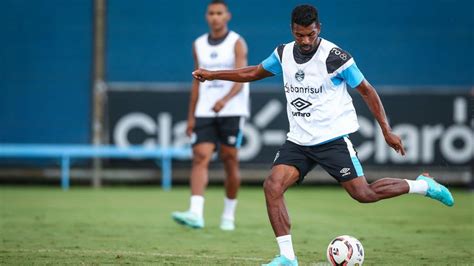 Thiago Santos manda INDIRETA e torcida do Grêmio se revolta na web