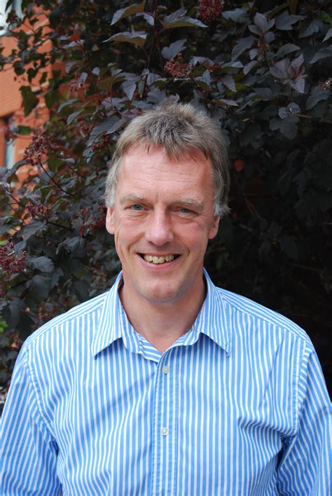 Peter ratcliffe is a physician scientist who trained in medicine at gonville and caius college, cambridge and st. Peter J. Ratcliffe - Gairdner Foundation